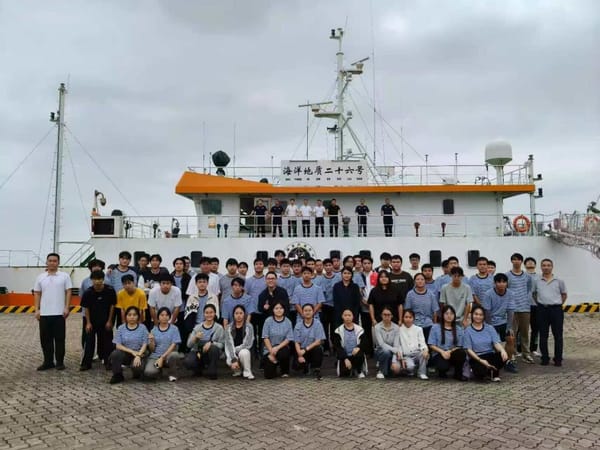 实地研学取真经，学子探秘“海洋地质二十六号”调查船