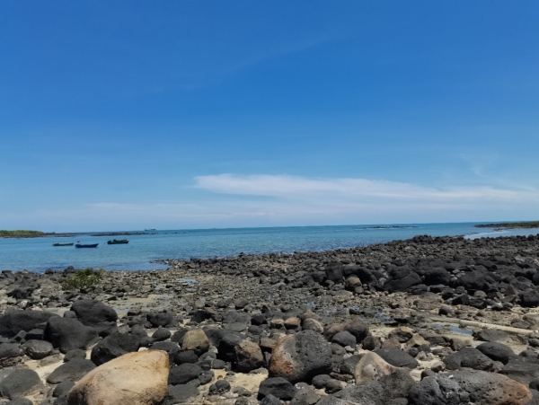 海南万宁大花角基岩海岸