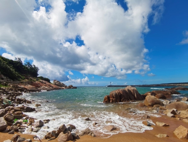 海南万宁港北港基岩岸线