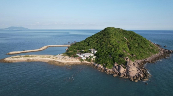 东锣岛（岩性与附近陆地岸线一致） 海口海洋地质调查中心摄于2022年7月